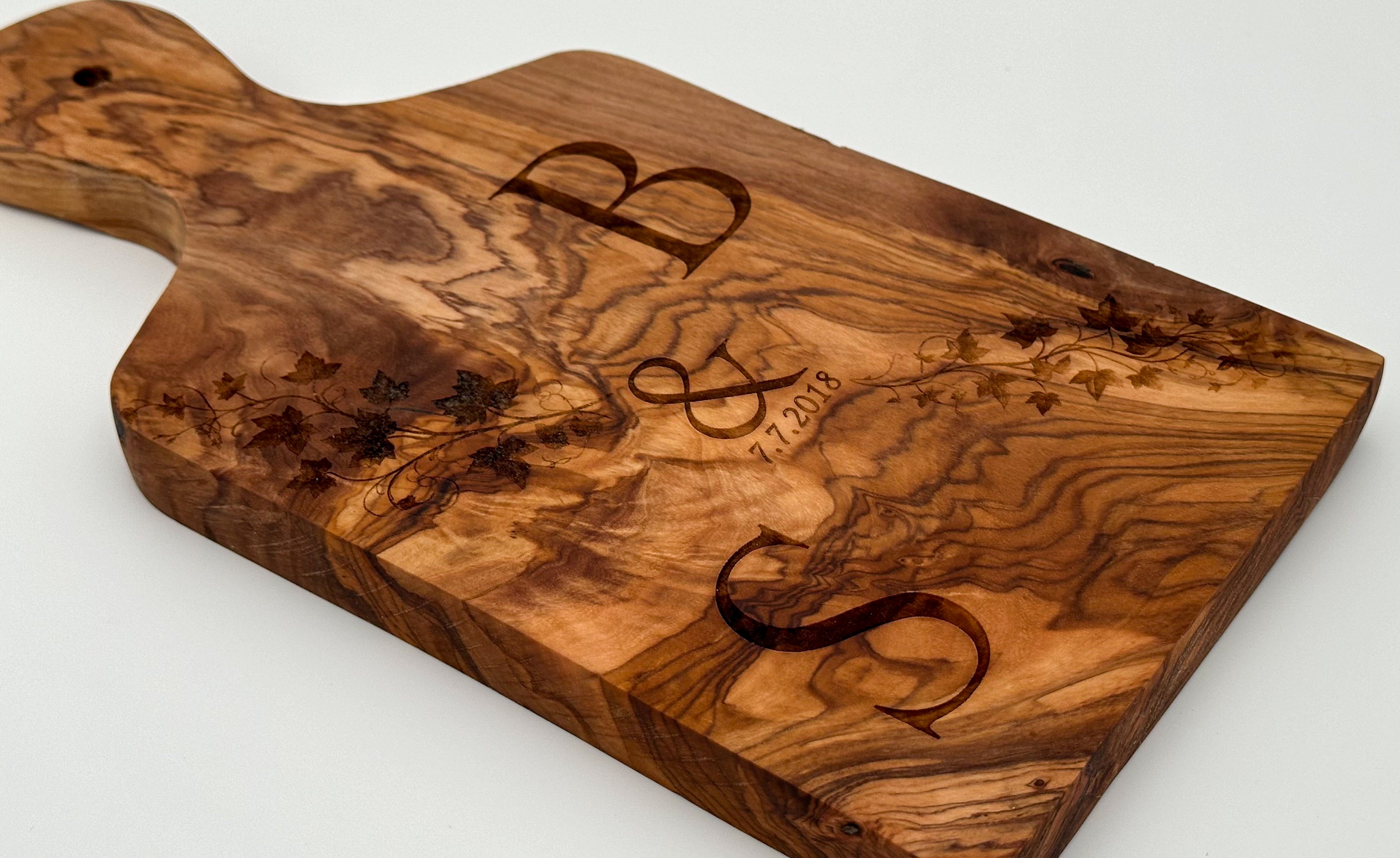 Olivenholz Hochzeitsbrett Gravur „Efeu Edition“  Mit Initialen und Datum personalisiert
