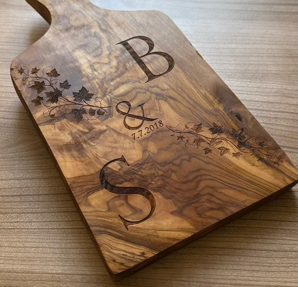 Olivenholz Hochzeitsbrett Gravur „Efeu Edition“  Mit Initialen und Datum personalisiert