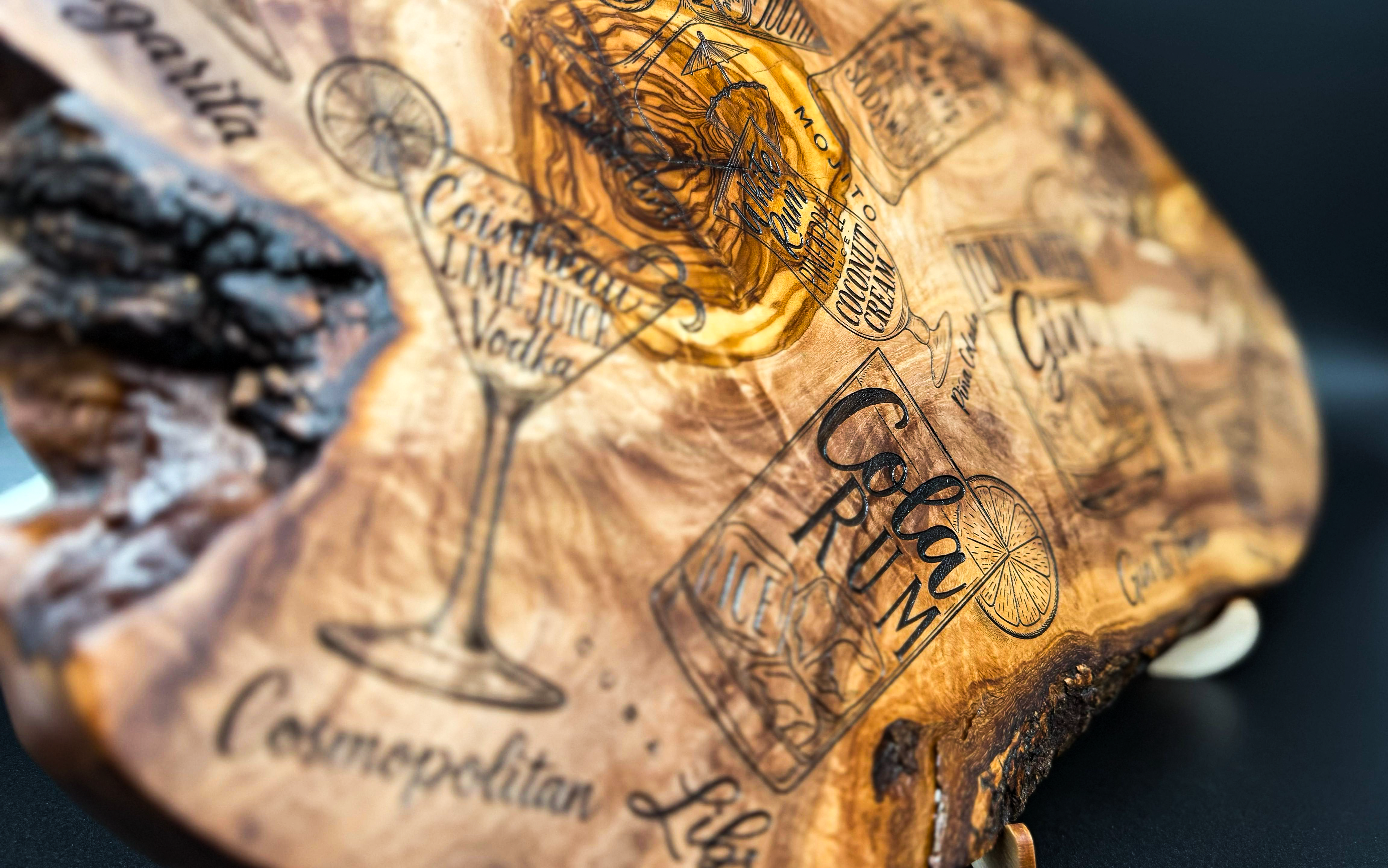 Olivenholz Servierbrett – Cocktail Edition