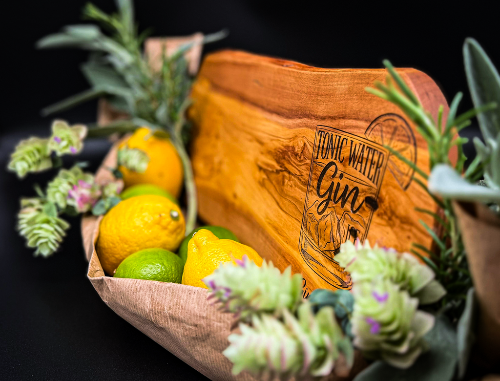 Olivenholz-Servierbrett „Gin & Tonic“