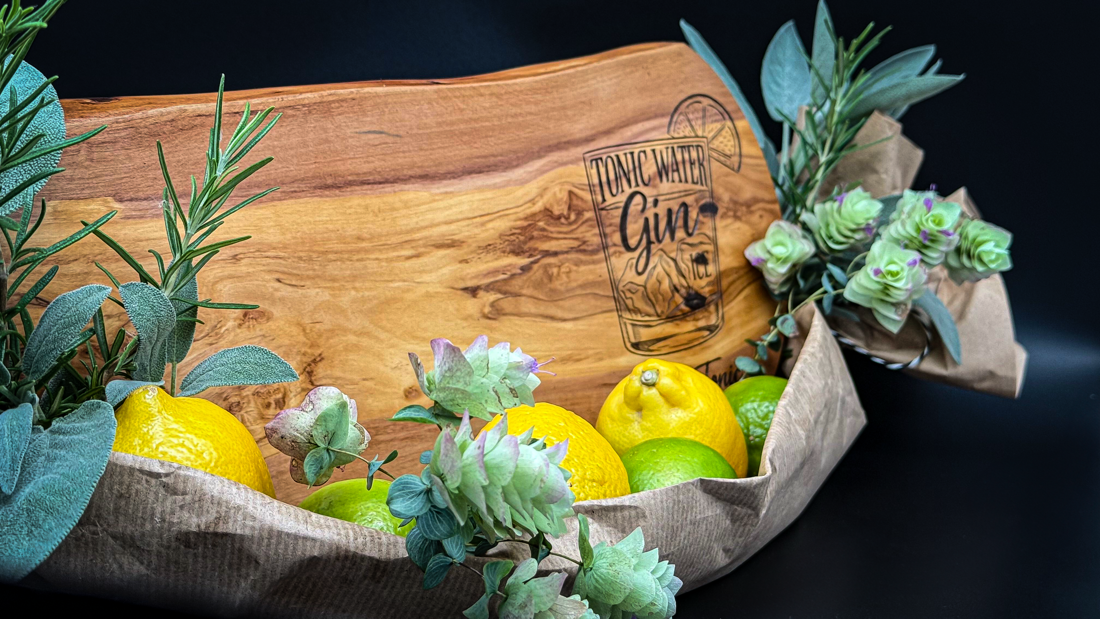 Olivenholz-Servierbrett „Gin & Tonic“