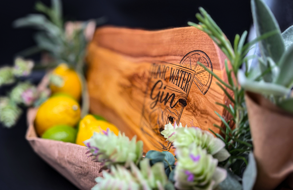 Olivenholz-Servierbrett „Gin & Tonic“