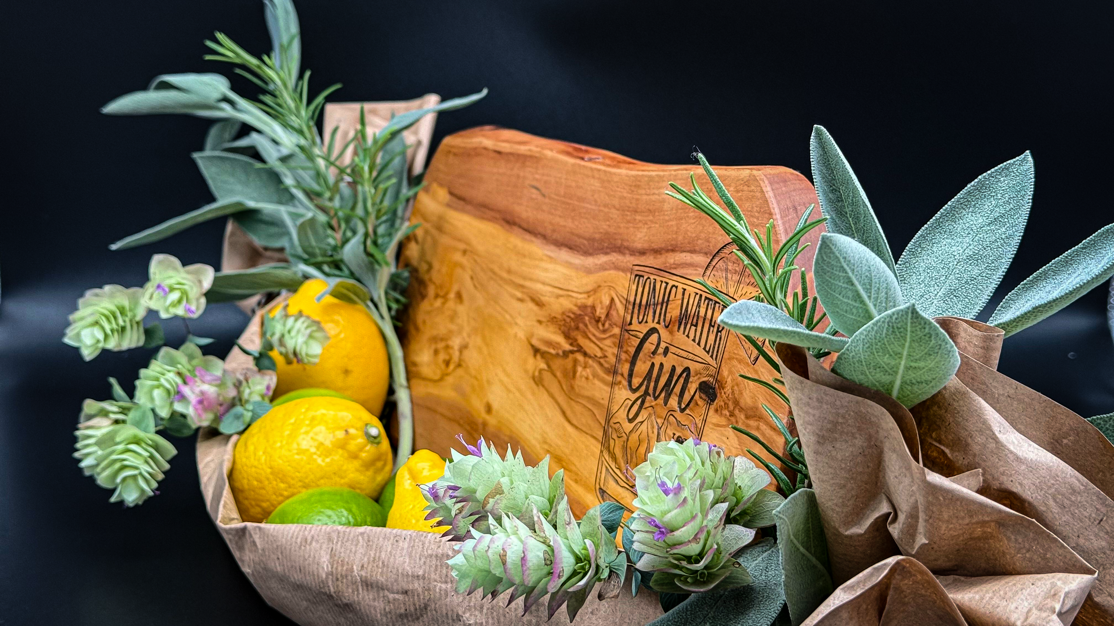 Olivenholz-Servierbrett „Gin & Tonic“