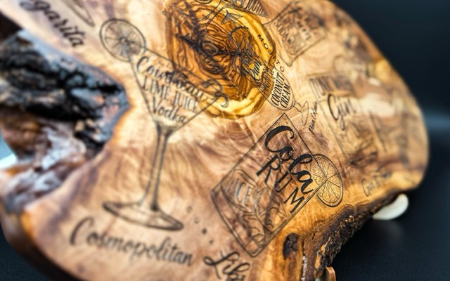 Close-up of the grain and engraving on an olive wood board
